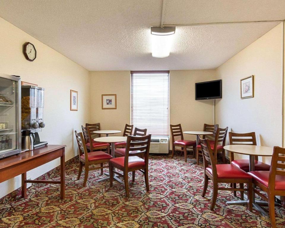Econo Lodge Near Quantico Marine Base Dumfries Extérieur photo